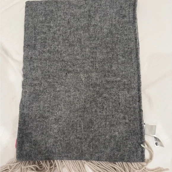 Roots of Canada Large Winter Scarf Wrap - Picture 2 of 4